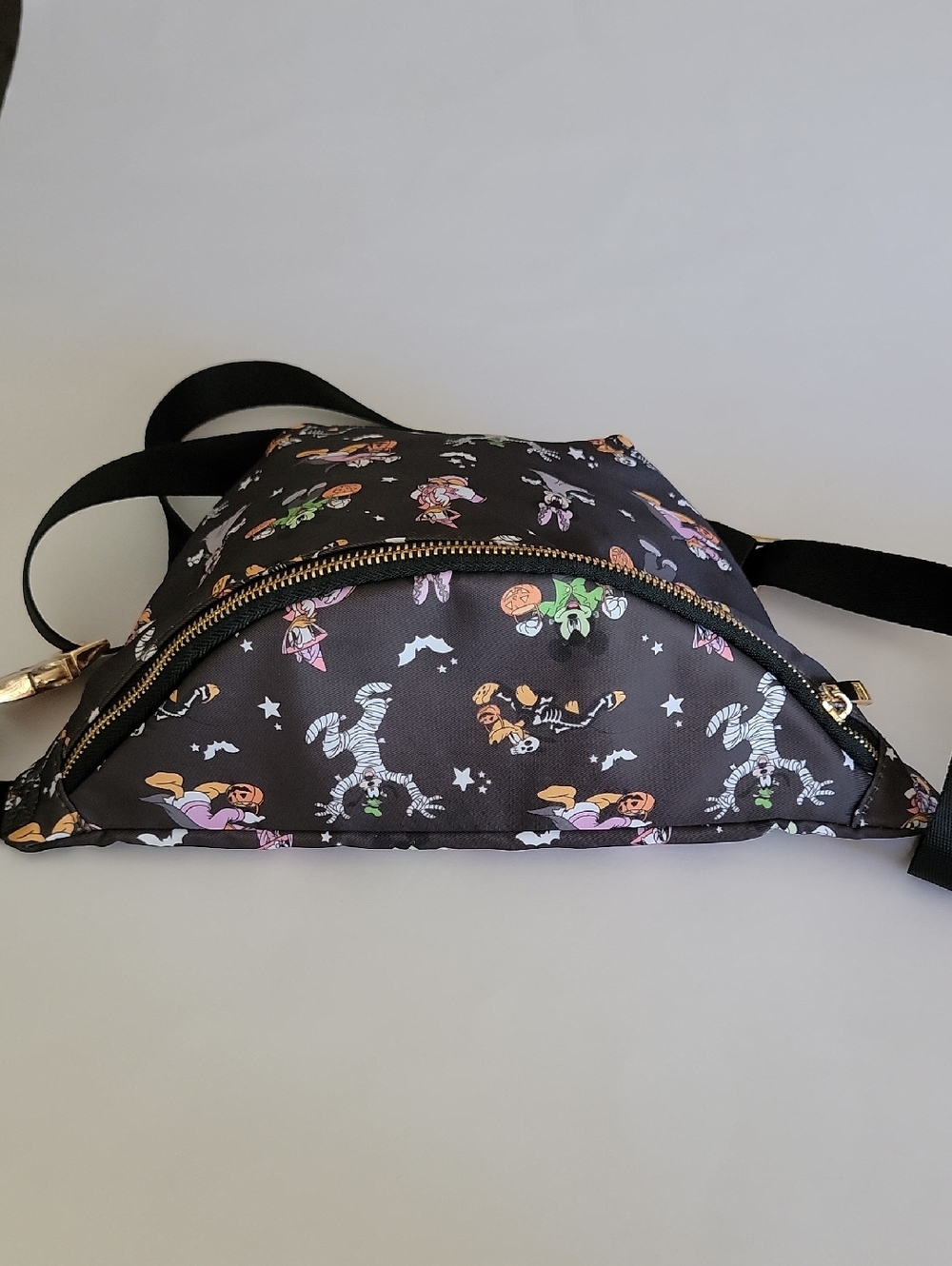 DIXIE AND PARK BLACK HALLOWEEN PRINT CROSSBODY BELT BAG WITH DISNEY CHARACTERS - Picture 3 of 8